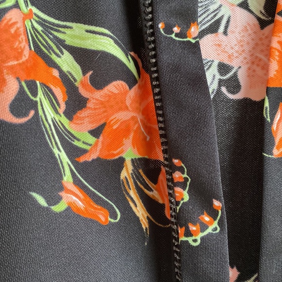 Vintage 1970s Black and Peach Lily Floral Print Cardigan - Picture 2 of 4